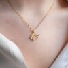 Çelik Gold Renk Zincir Zirkon Taşlı Sinek Kuşu Figür Çiçek Figür Kadın Kolye