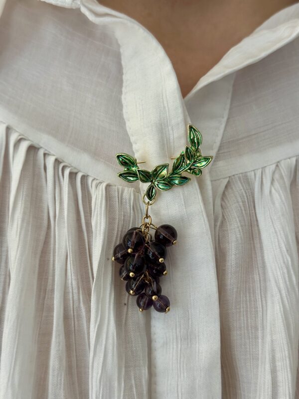 Vintage Üzüm Salkımı Broş – Yaprak Formlu, Mor Taş/Boncuk Detaylı