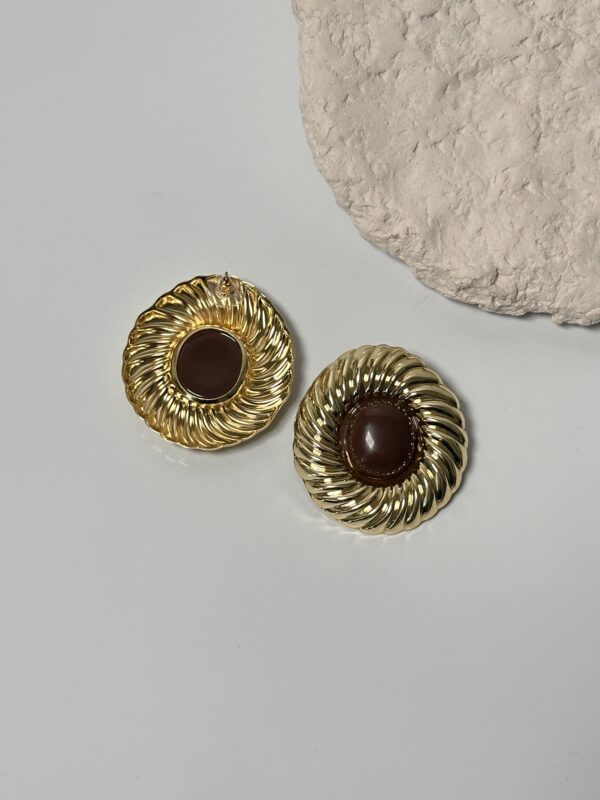 Gold Renk Pirinç Gövdeli Kahverengi Boncuklu Klasik Vintage Küpe