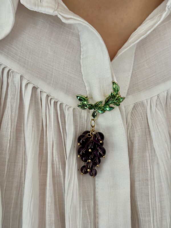 Vintage Üzüm Salkımı Broş – Yaprak Formlu, Mor Taş/Boncuk Detaylı