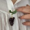 Vintage Üzüm Salkımı Broş – Yaprak Formlu, Mor Taş/Boncuk Detaylı