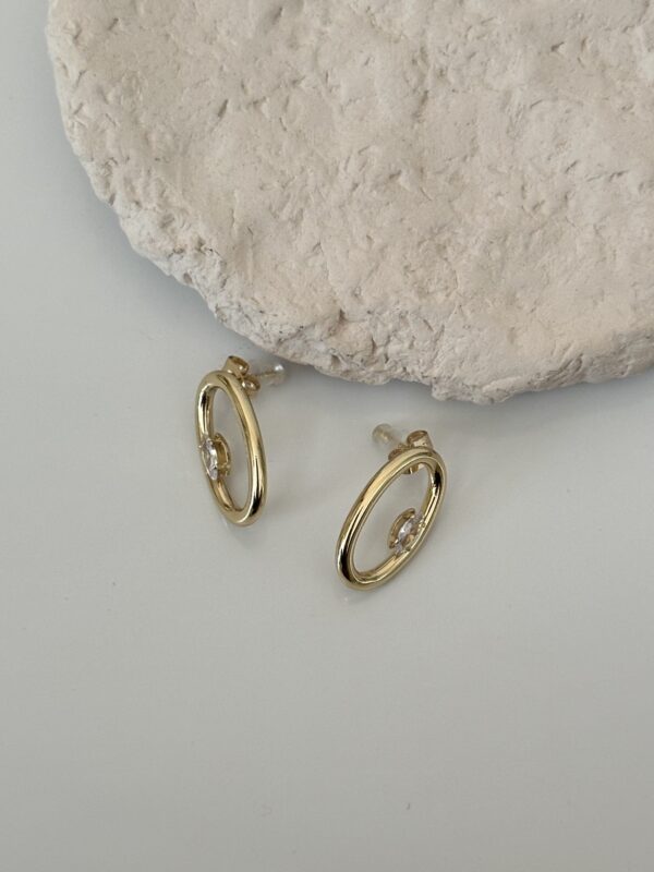 Gold Oval Halka Küpe | Tek Taş Detaylı Minimal Kadın Küpe