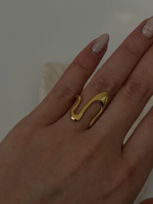 87f556e5feac583df77a25f65e47ace5.jpg Vintage Dalga Yüzük Gold – Parlak Yüzeyli Zarif Tasarım