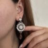Taşlı Ayçiçeği Sallantılı Küpe | Gümüş Renk Damla Detaylı Şık Küpe