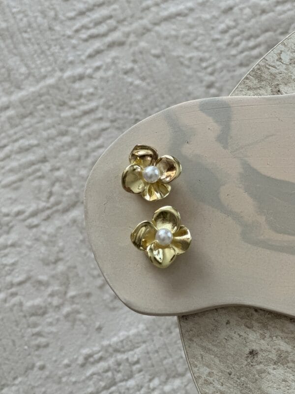 Altın Çiçek İnci Detaylı Kol Düğmesi İkili Set