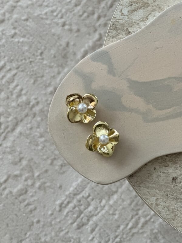 Altın Çiçek İnci Detaylı Kol Düğmesi İkili Set